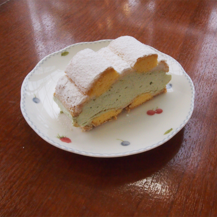 抹茶クリームのカーディナルシュニッテン