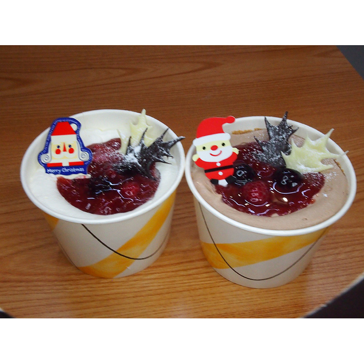 ノエルフレーズ(いちごクリームを巻いてます)